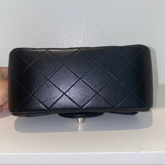 CHANEL SQUARE FLAP IN BLACK LAMBSKIN - Picture 6 of 12